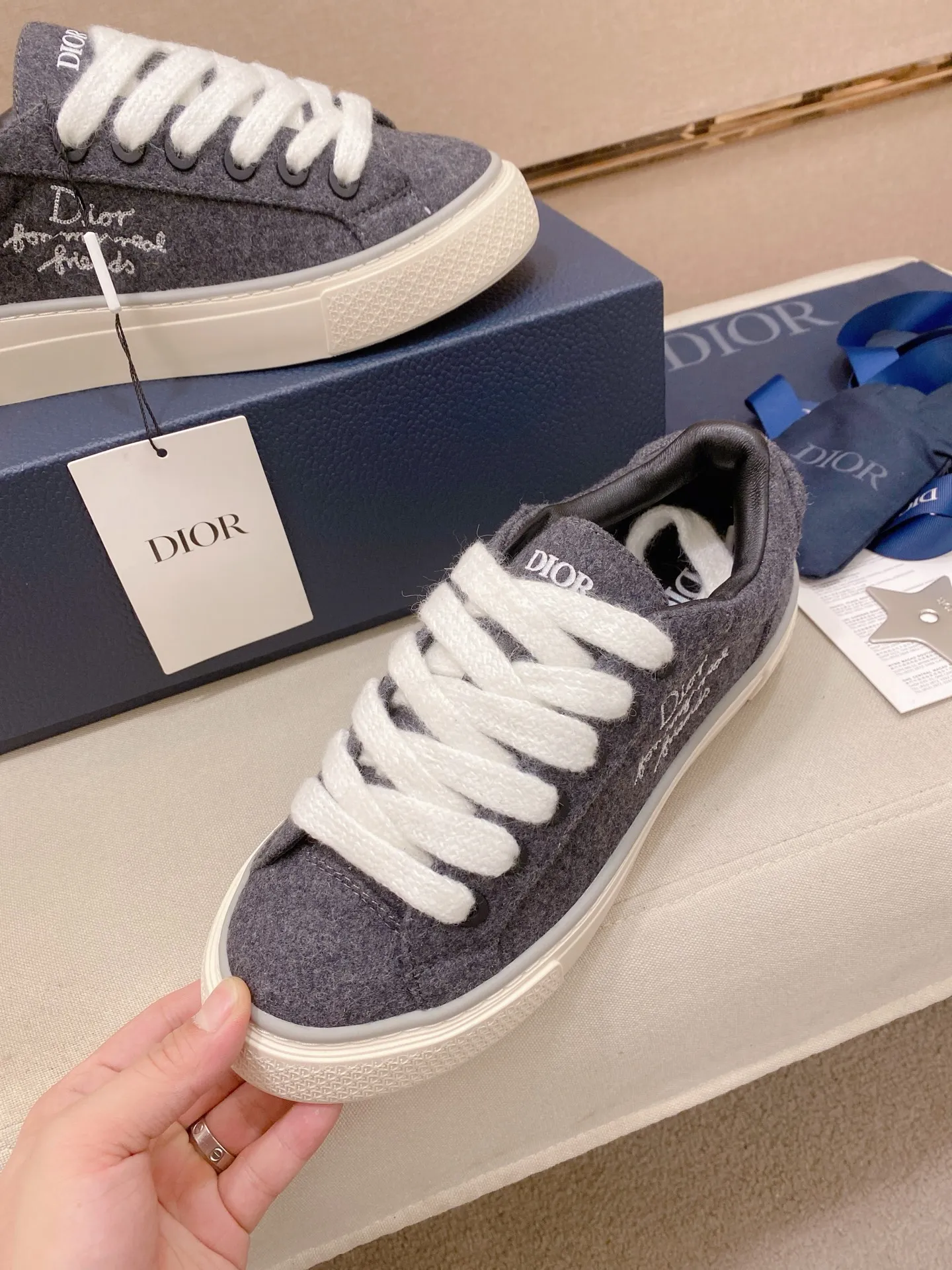 Factory price: 300 Men's shoes 💰[Dior·Dior] Top 🔍Couple style 💏🔍New casual sports style couple shoes, new four-season design, perfect workmanship, lace-up lazy style to create cabinet quality, upper: imported first-layer cowhide, sheepskin lining is soft and comfortable, ultra-light TPU wear-resistant outsole, simple, versatile fashion men's shoes, excellent color code number 35--44